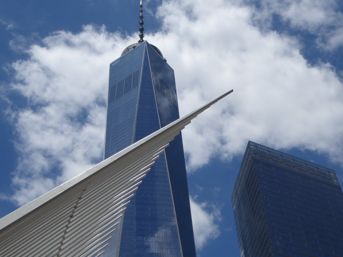 mdispezio's tweet photo. #One_World_Trade_Center, #observation_deck, #East_River_bridges #Elevator_wall_screen with animation of NYC growth https://t.co/UEGSB4UgAE