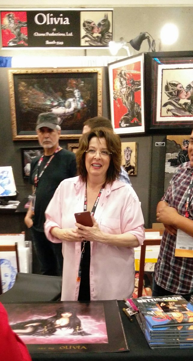 SDJCNE's tweet photo. @kristinallenart Olivia!  #SDCC2016 https://t.co/gAf48HUpN1