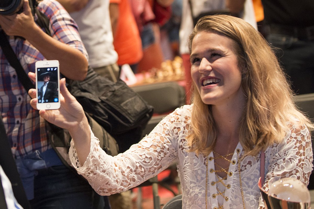 davidllada's tweet photo. The best photo of Magnus Carlsen was taken by his sister :-)

#BilbaoChess https://t.co/kqaILcYirb