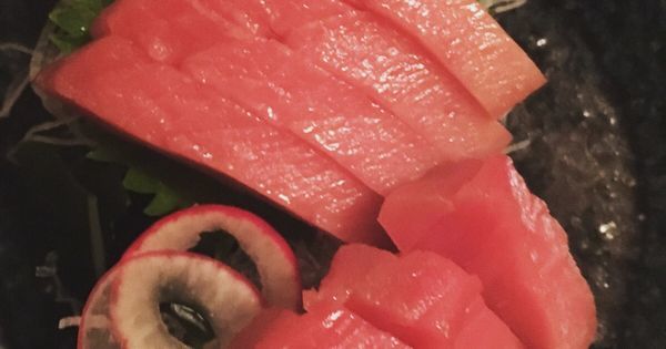 roofingchild's tweet photo. #Awesome Food : #Tori sashimi https://t.co/hufVb2lx4P https://t.co/YXttb358v5