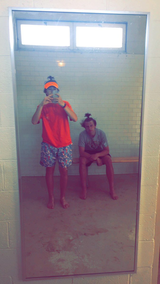 bsavs29's tweet photo. @tylerbudzar happy birthday ty! Been through a ton w you. Love you broππ΄π #β«οΈgame #urwhipped #lamberhammer https://t.co/oGJWTEkO3S