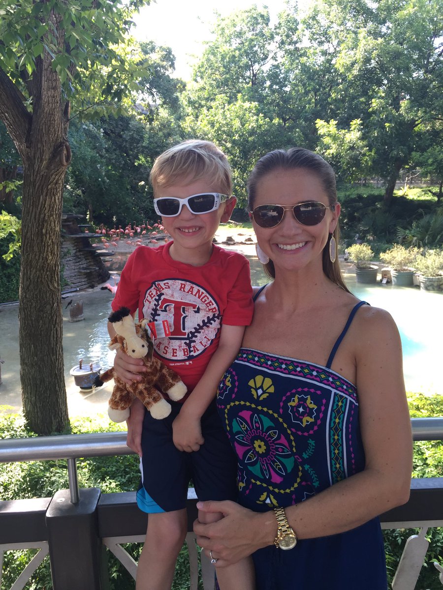 noack_tiffany's tweet photo. Braved the heat to watch @GeorgeDunham  and @theoldgreywolf at the @DallasZoo https://t.co/IMAM0nl9vh