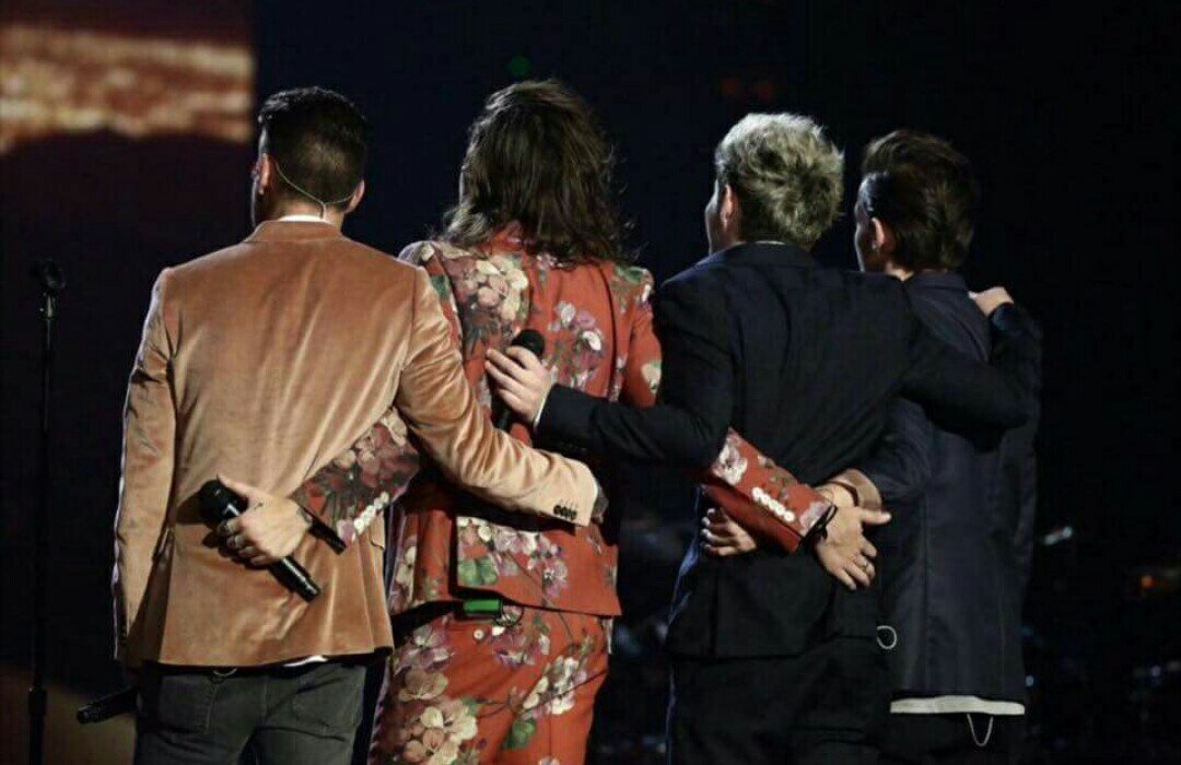 areli_1Dcm's tweet photo. #promise ✋ 💕 👏 #thisisnotendofonedirection 😭
#6YearsOf1D 😭 https://t.co/twkRdpKwGY