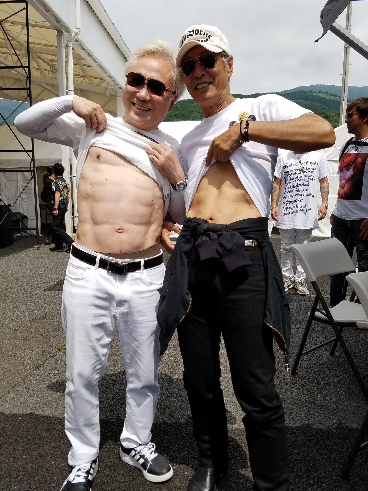 高須克弥 No Twitter 岩城晃一さんと腹筋丈夫なう