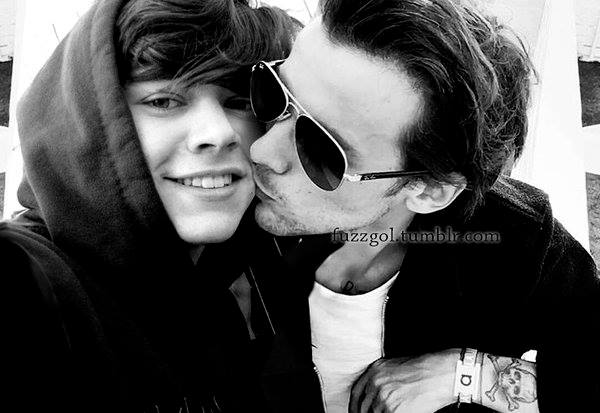 proudofharriet's tweet photo. apaixonada por essa manip #6yearsof1D podem roubar suas ladras, eu deixo 😌💙 https://t.co/CuH0SiNxmg