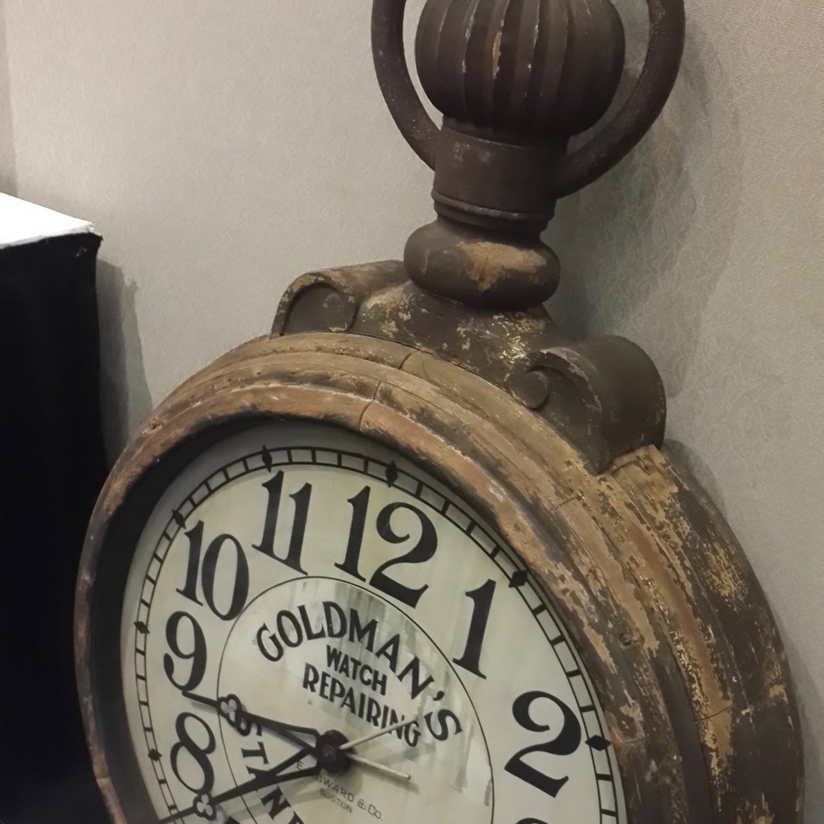 wcwatchcollect's tweet image. #Advertisingclock with 2 faces #bigpocketwatch #publicclock #Goldman #watchrepair #clockcollector #pocketwatch