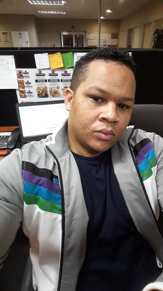 challieabrahams's tweet photo. #Fridayvide #officesituation all me and me alone https://t.co/Zn9xSZ3nUj