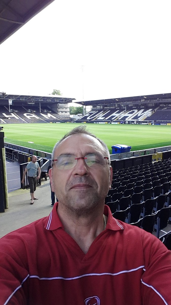 betzerot's tweet photo. Wen du mit Freundlichkeit Einlass in ein #Stadion in London erhältst. Danke #Fuhlam https://t.co/0yoON8Kmyu