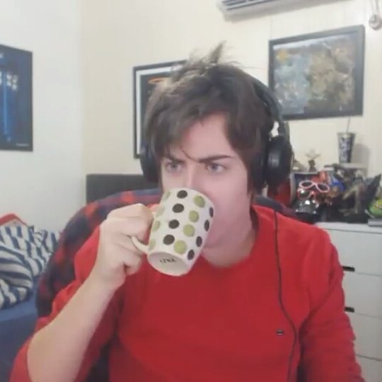 cellbito_langer's tweet photo. Ainda bem que vc não briga por esse tal de cellbit né filha? #asklanger https://t.co/kRR3Az2h2x