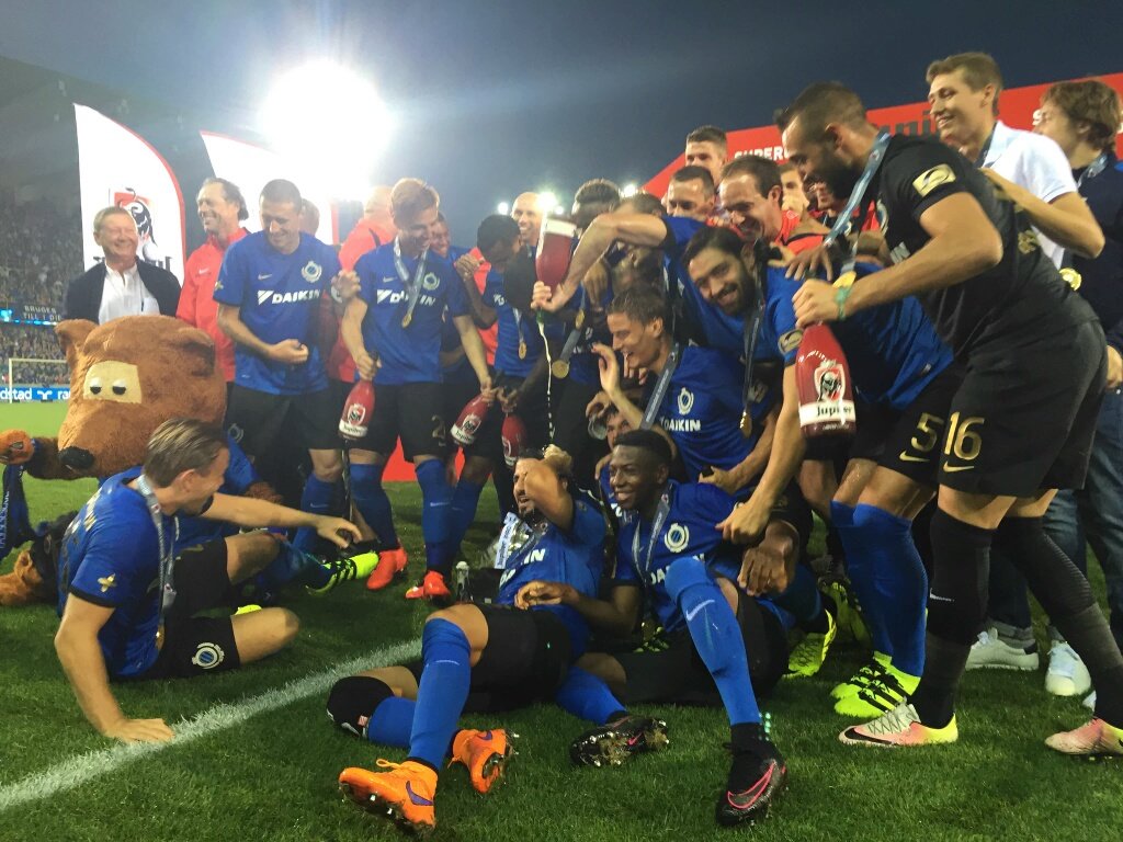 SuperMenky's tweet photo. Gefeliciteerd @ClubBrugge voor de 14° Belgische Supercup!!! 👏👏👏👍👍 Né pas problème @Standard_RSCL...😳😳 https://t.co/4BNgNdJEyy