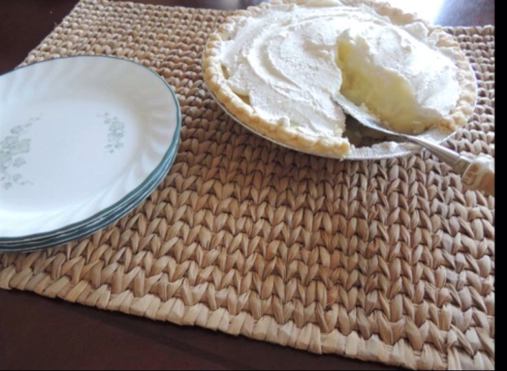 Sparklenews_'s tweet photo. When life gives you lemons, you make pie 🍋👌 
Check out the recipe: https://t.co/1XA728KeAd
#Lemons #recipe https://t.co/6K0I78bZ1b