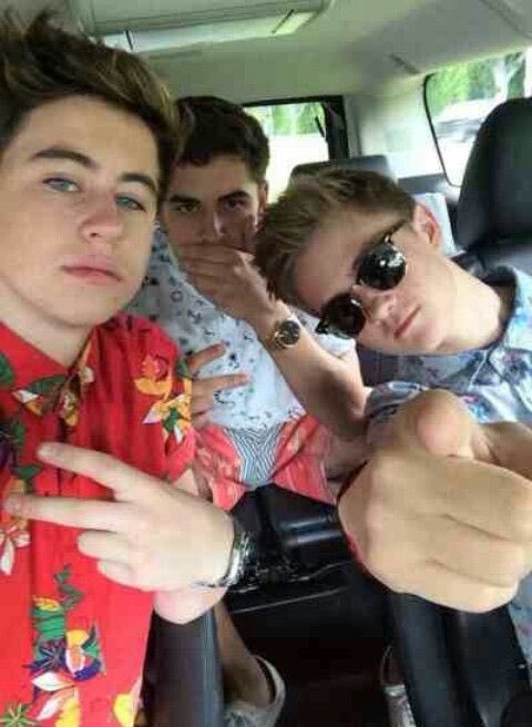 whois_sof's tweet photo. @Nashgrier the world want other #AskNacks 🤘🏻 https://t.co/XkTkLYxeyi