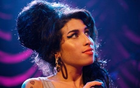 #DeQuéHablaLaGente Recordamos a Amy Winehouse con sus fotos antes de ser famosa goo.gl/tyGR3x