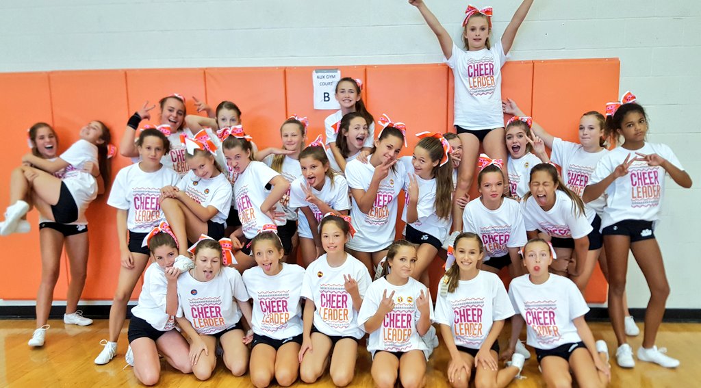 MTMSCheer's tweet photo. These girls... 😙 https://t.co/EVXkkSLWm0