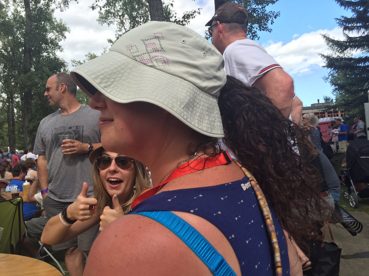 bucket hat with ponytail hole