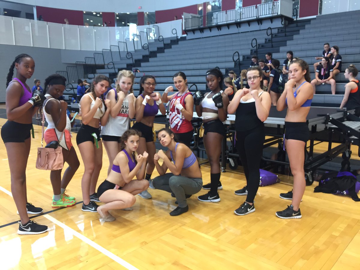 NDACarlie_Ann's tweet photo. My buddy team Dressed me up as a boxer today, they don't mess around! Love you Lakeview! #NDAcamp #FunnerDay https://t.co/1RSTcr8UUC