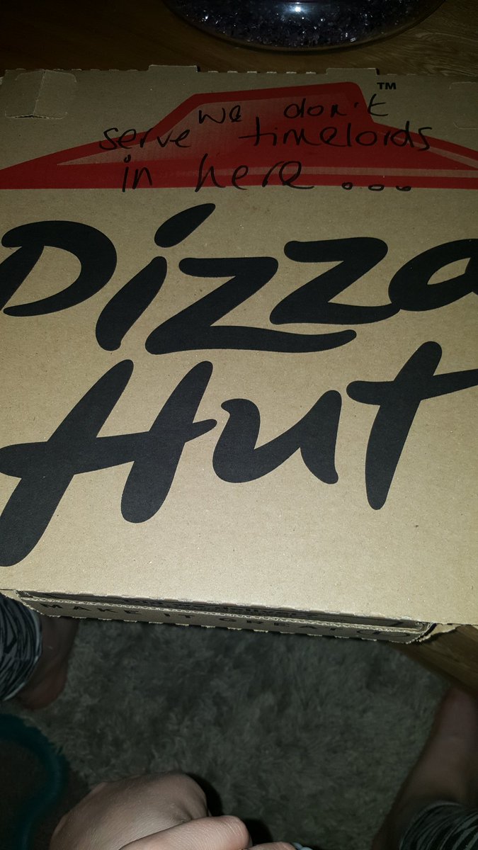 KingDaniel1992's tweet photo. When @pizzahutuk put a joke on the box 😂 Awesome 👌 https://t.co/dJBYYYPN8v