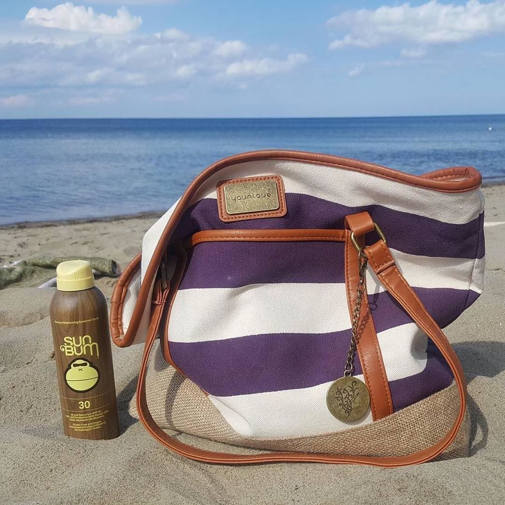 Younique_Corp's tweet photo. Wishing we were with this Younique beach tote right now! 🌴👜☀️ #WhereIToteMyTote
Get this t… https://t.co/dIQ57F3xyq https://t.co/iDImFEleKK