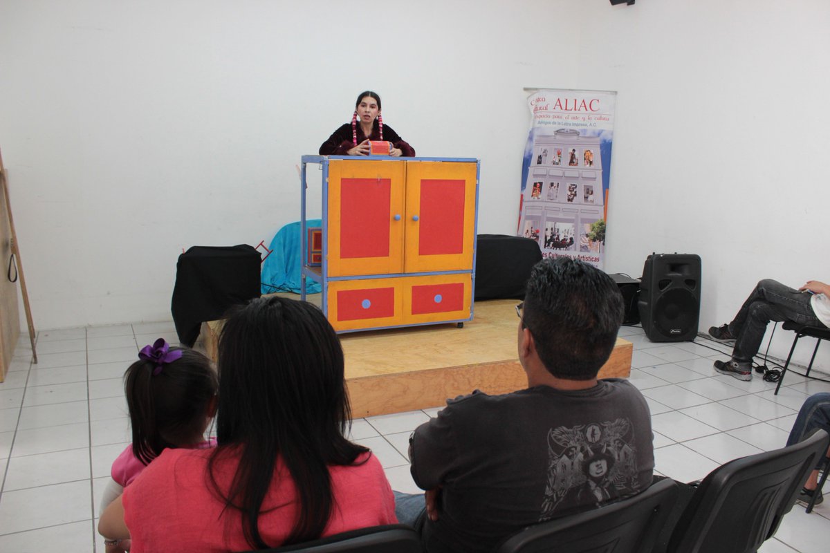 Centro_ALIAC's tweet photo. Aquí la galería de la presentación de @TlacuacheTitere en #CCALIAC #ALIAC https://t.co/xH5MSETcic https://t.co/KUSGBrWQoZ