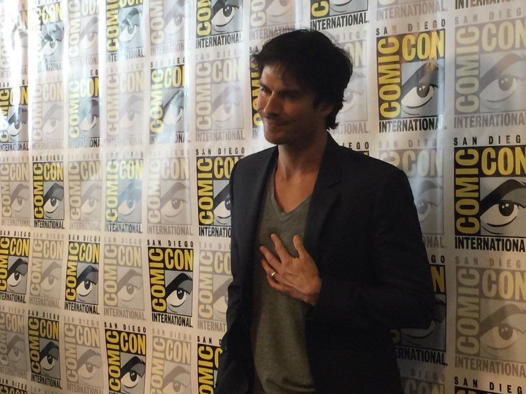 fallshipper's tweet image. os sorrisinhos de lado