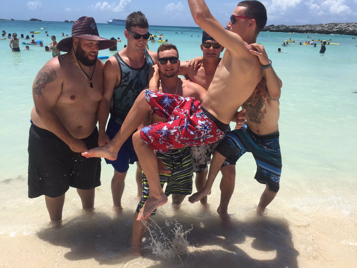 c_barter3's tweet photo. So this is how our drunk photoshoot in the Bahamas turned out... Sorry Danny, at least the water was warm 🍻 https://t.co/IUnAEcW4Ph