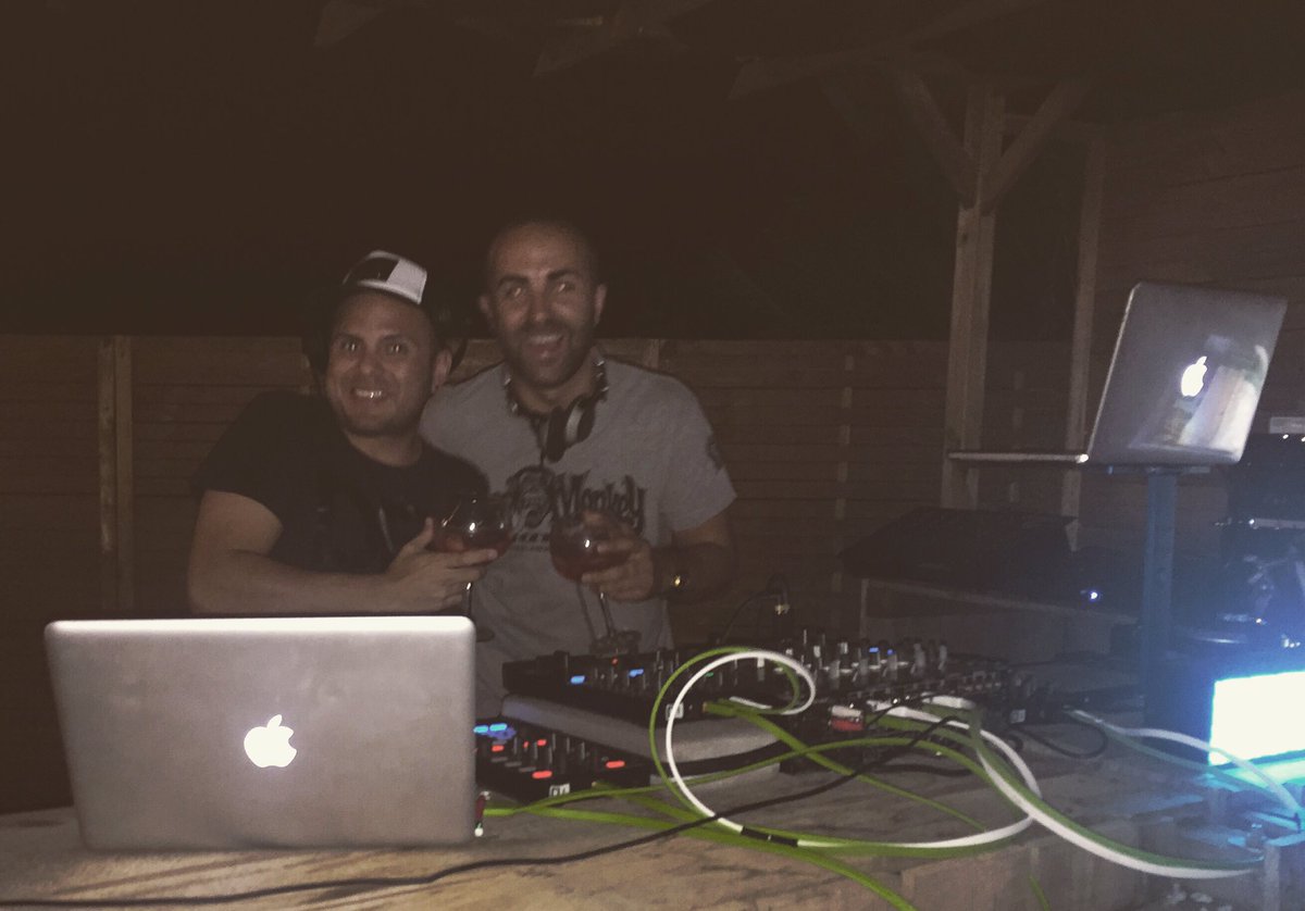Fluttersmusic's tweet photo. Playing with #Flutters at @347streetfoodpark! #deephouse #fluttersmusic #fallingdeep https://t.co/3SrsL0kxSh