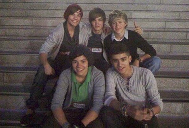 KourtneyWorley's tweet image. from the bottom of the stairs to the top of the world...

so proud of these boys ❤️
#1D6YearsStrong #6YearsOf1D