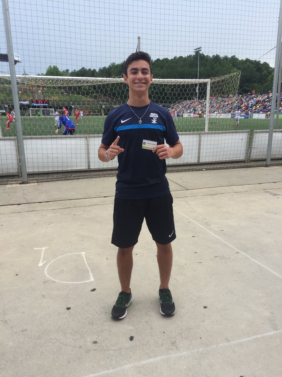 playwingive's tweet photo. WINNER juggled 33 times in 30 sec! Thanks @BestBuySoccer for donating awesome prizes! #PlayWinGive https://t.co/l75quielVa