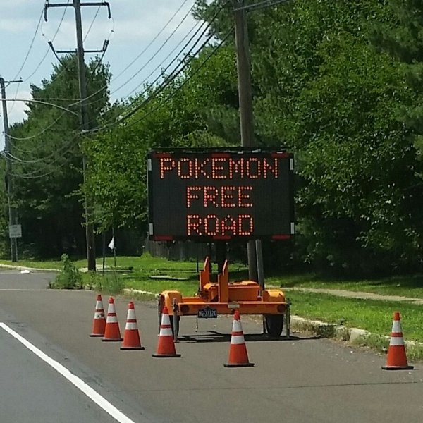 Q107Toronto's tweet photo. #PokemonGo has taken #DistracedDriving to another level https://t.co/vMCD1mbcCM