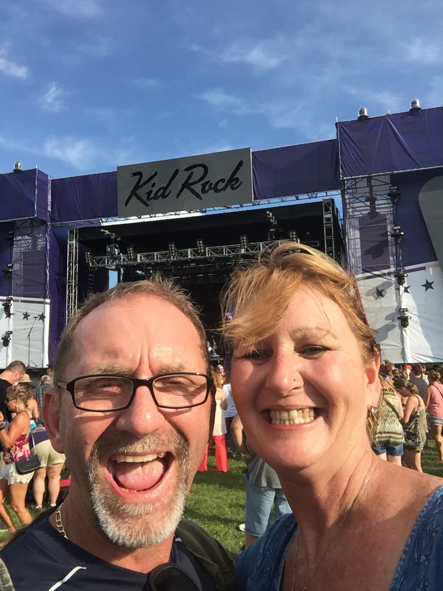 ChristinaGiffo8's tweet photo. One day #savingable I will come and you will be main stageπmy rock boys https://t.co/ZHLqkk28Gd