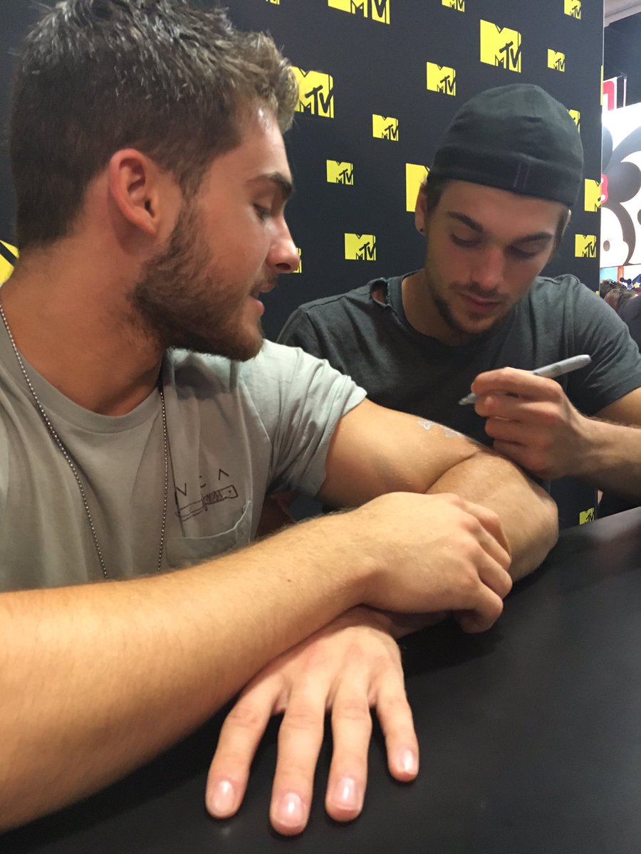 MTV's tweet photo. a little upset i didn't get a @dsprayberry tat at #sdcc https://t.co/7uRjXfzcSg