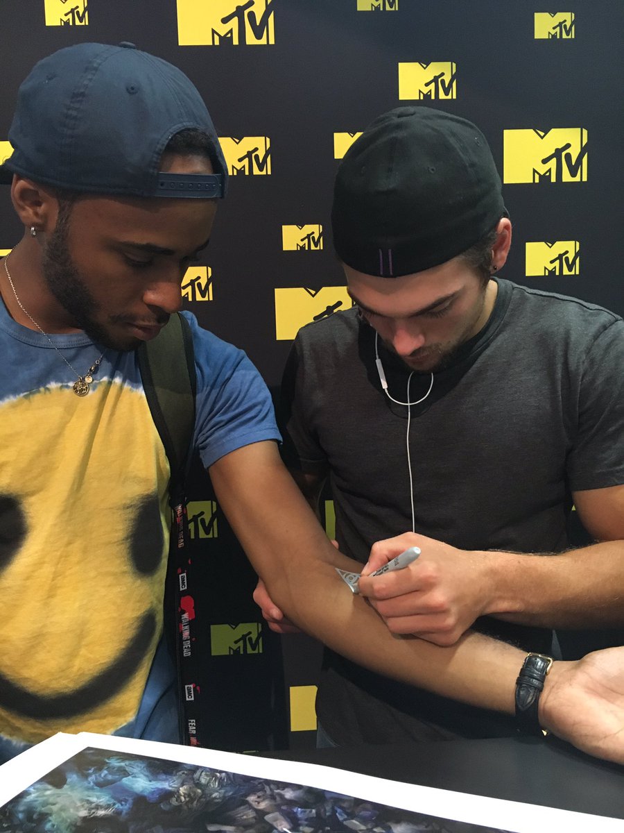 MTV's tweet photo. a little upset i didn't get a @dsprayberry tat at #sdcc https://t.co/7uRjXfzcSg