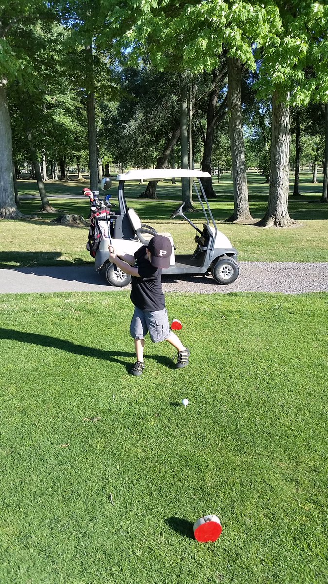 WattyPFD121's tweet photo. Family fun day at Burford Golf Links! @GolfNorthToday #outdoormovie #bouncycastles #firevehicles #greatfood https://t.co/uEQAYbx1nN