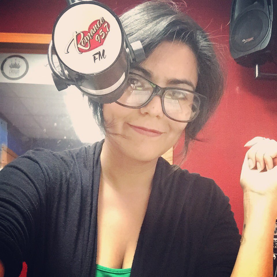 Celestemoralesd's tweet photo. De aqui los acompaรฑo hasta las 10! #radio #cuu #musica #workingbabe https://t.co/K8SnPqBSRD