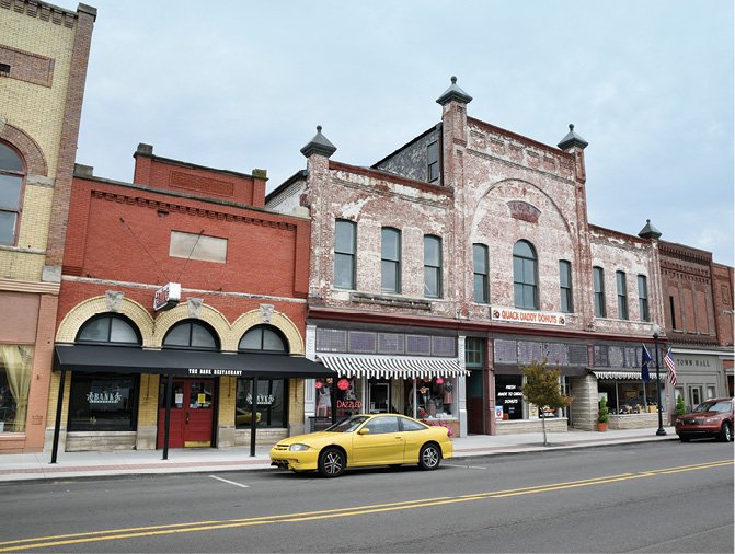 IndyMonthly's tweet photo. Pendleton feels more like Meridian-Kessler than somewhere so north on 1-69. #INSmallTowns https://t.co/Jo2AjRR9qv https://t.co/aJJ84tT54m