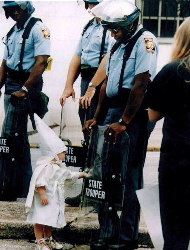 achahbarmo's tweet photo. Children will play with anyone.. Until a parent tells them not to.
#RacismIsTaught
#NobodyIsBornRacist https://t.co/D9jrQ03jT1