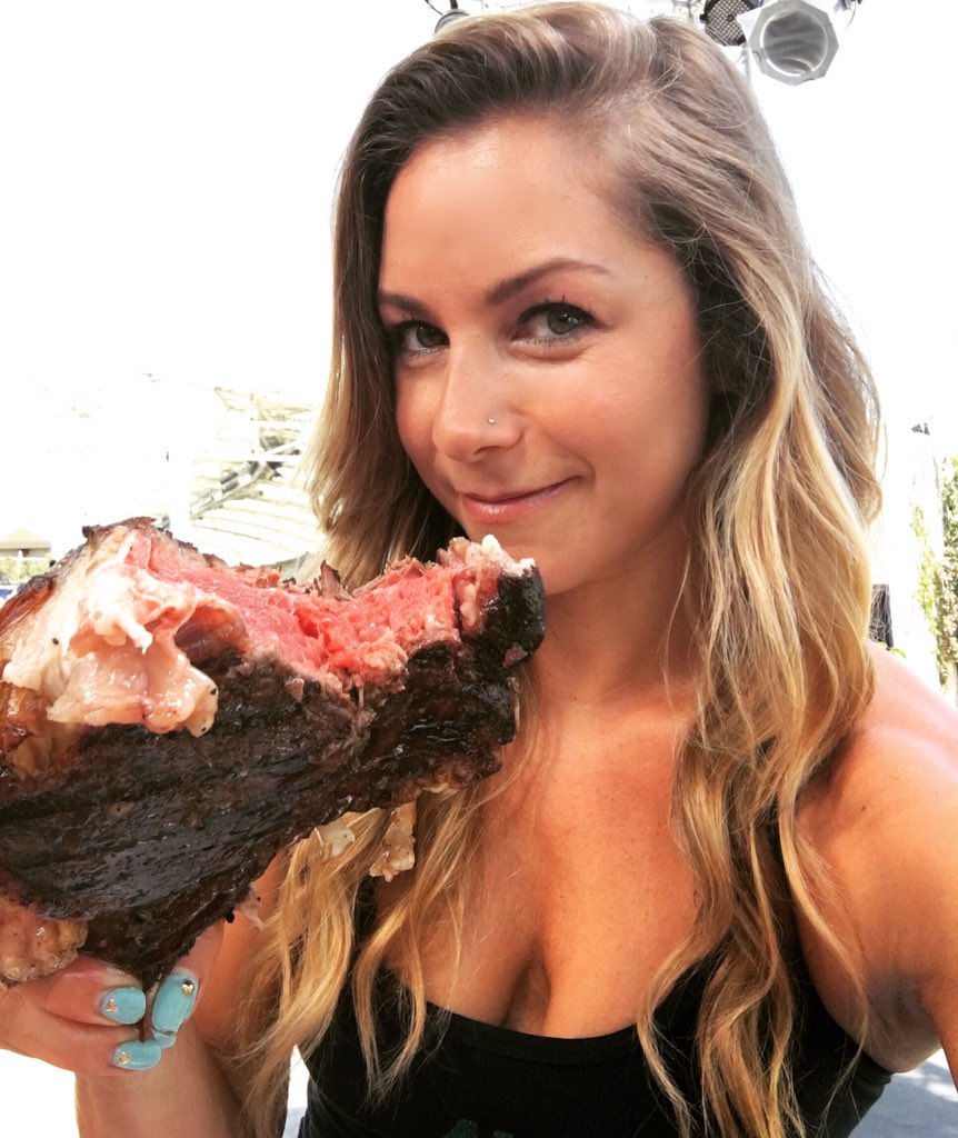 allihagendorf's tweet photo. Great food is a big part of @crossfitgames Thanks @LevyRestaurants 4 my #SteakYourClaim lunch 40ozRibeye #FitToFeast https://t.co/CVFjCf3cYq