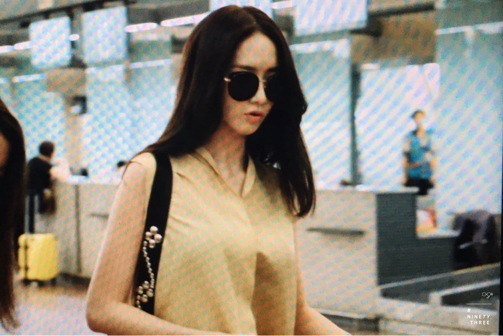 [PIC][24-07-2016]YoonA khởi hành đi Trùng Khánh - Trung Quốc để tham dự "2016 YoonA 1st Fanmeet - BLOSSOM in Chongqing" vào sáng nay - Page 4 CoFexYoUsAAHDBD