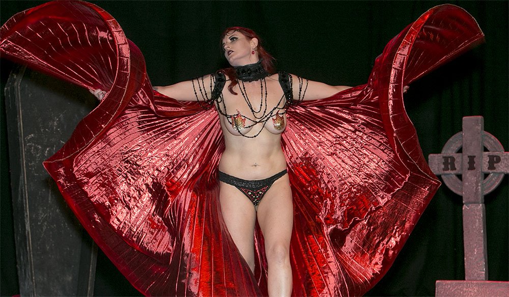 KidCon's tweet photo. Tonight's job, Miss Burlesque Finals in @Tivoli_Theatre for @dublinpeople & @jakthehack #MBIGF #LIBERTIESFESTIVAL https://t.co/wXXHmICcE3
