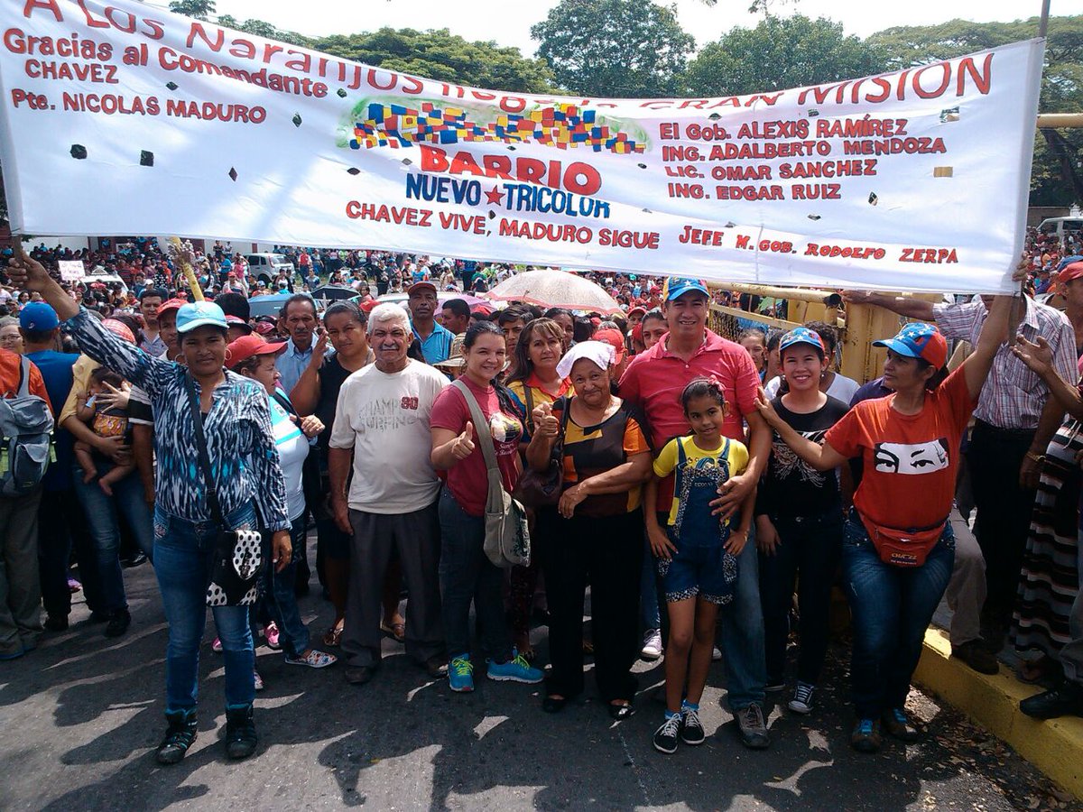 ElVigiaTricolor's tweet photo. #GMBNBT Beneficiarios de @Barrio_Tricolor El Vigia se movilizaron en apoyo a la Gran Misión Abastecimiento Soberano https://t.co/77UqG3sQv3