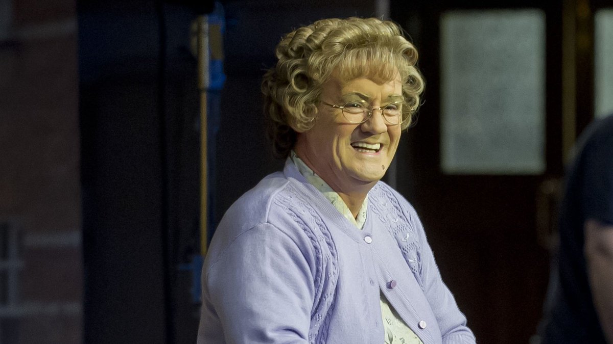 F-bomb dropped repeatedly in Mrs Brown's Boys Live, but fans loved it. #mmblive breakingnews.ie/showbiz/mrs-br… by @Coops_tv