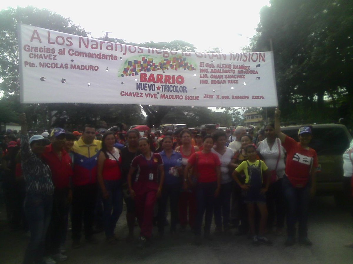 ElVigiaTricolor's tweet photo. #GMBNBT Beneficiarios de @Barrio_Tricolor El Vigia se movilizaron en apoyo a la Gran Misión Abastecimiento Soberano https://t.co/77UqG3sQv3