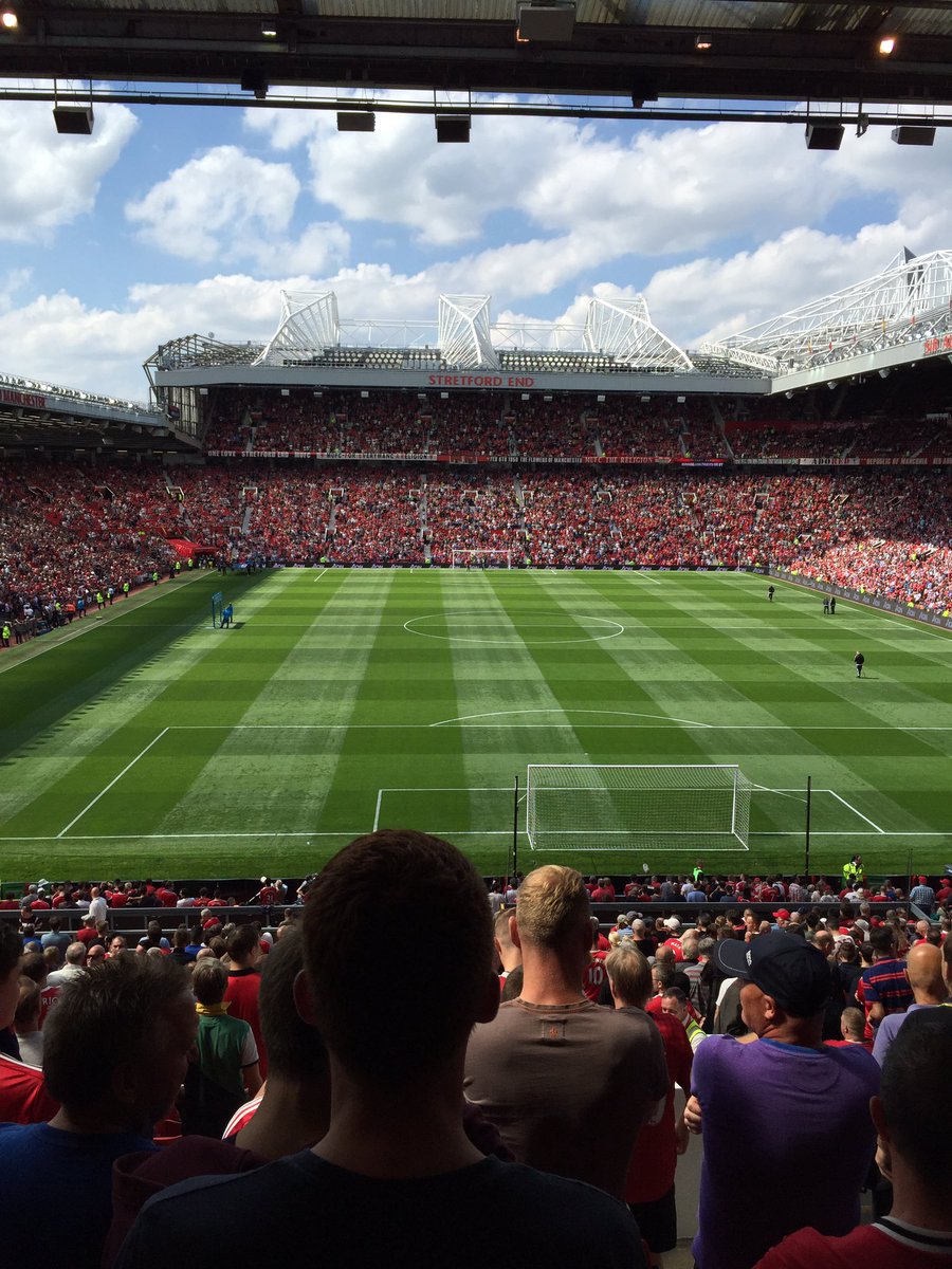 BigStuMufc's tweet photo. Take me home United road to the place I belong 🔴⚪️⚫️ #MUFC #KStand #Mourinho #Lads https://t.co/XEZHU8bGns