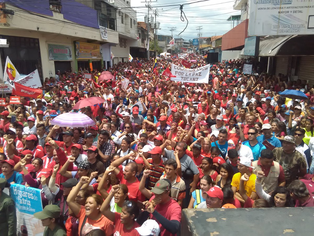 ElVigiaTricolor's tweet photo. #GMBNBT Beneficiarios de @Barrio_Tricolor El Vigia se movilizaron en apoyo a la Gran Misión Abastecimiento Soberano https://t.co/77UqG3sQv3