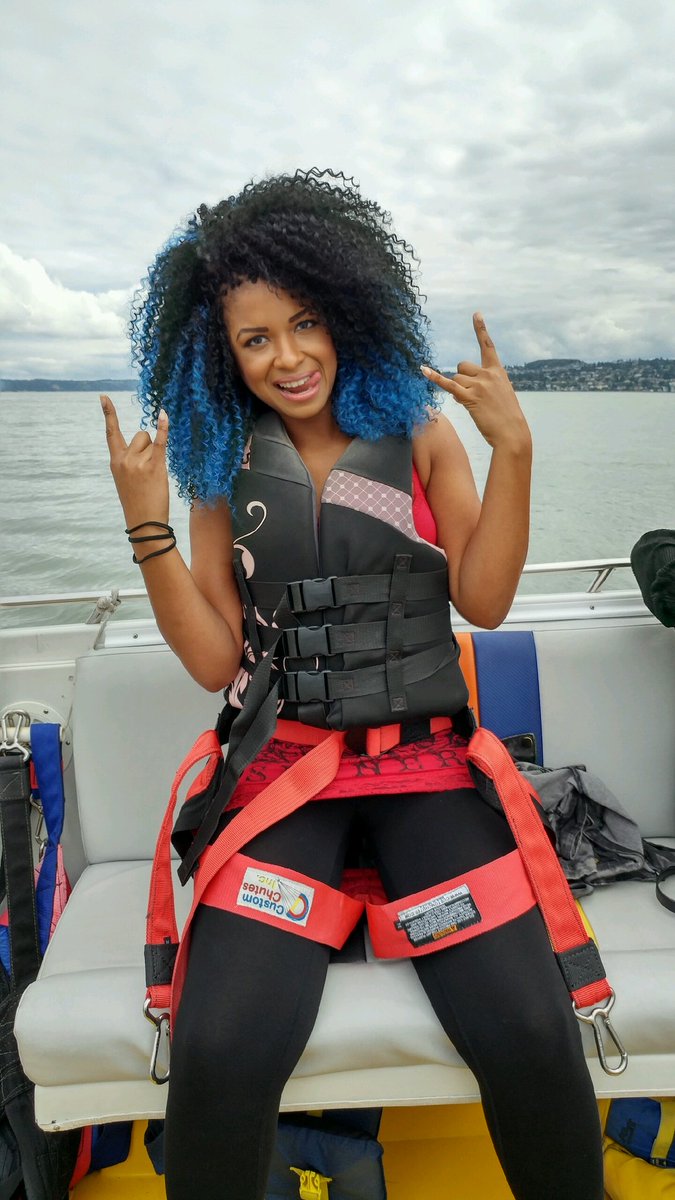 gehenna82's tweet photo. It's #Saturday let go parasailing! #GoAllTheWayUp #lifeisgood #TwitterADD is real! https://t.co/qVVfQAysZh