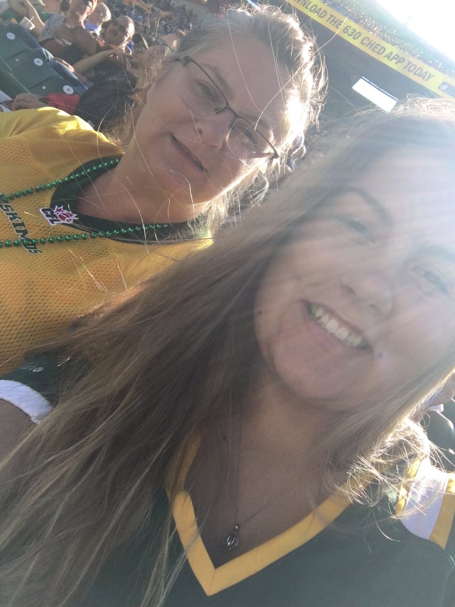 DonellaSmile's tweet photo. #AllHeartEsks 🏈football game ! go ESKS go https://t.co/lo0vnSz7kt