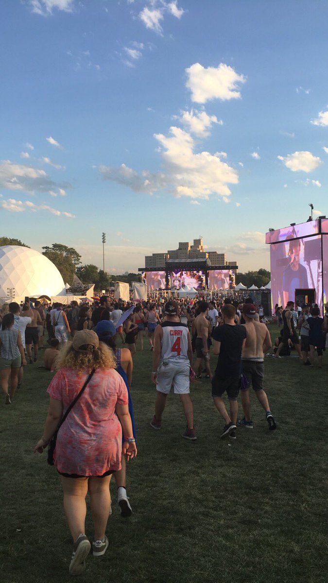 Power1051's tweet photo. We're T-minus 2 hours away from @kendricklamar taking the stage here at #PanoramaNYC https://t.co/Lh8piQZ2Qf