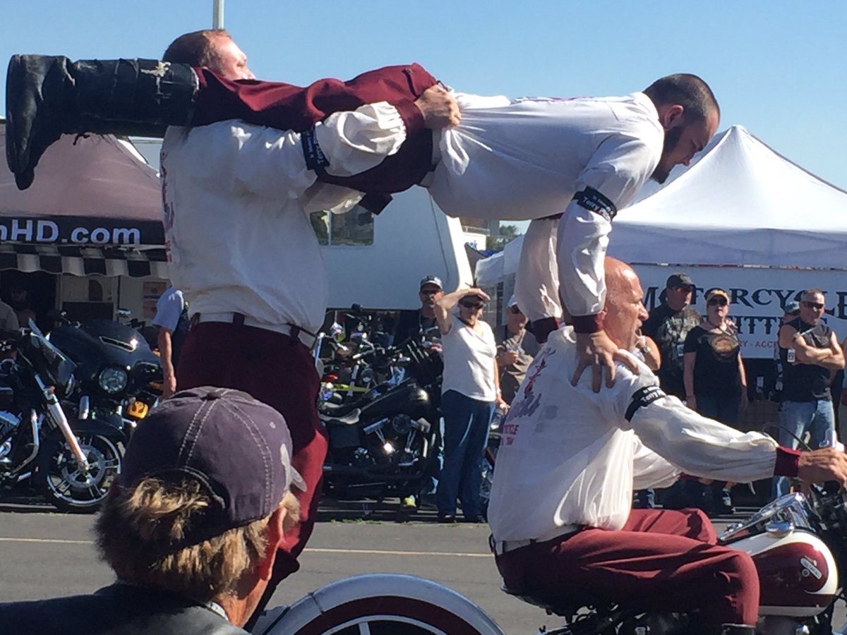 artemis33's tweet photo. #PendletonBikeWeek #OR #SEATTLECOSSACKS #MOTORCYCLEStunts https://t.co/u7SN691SCw