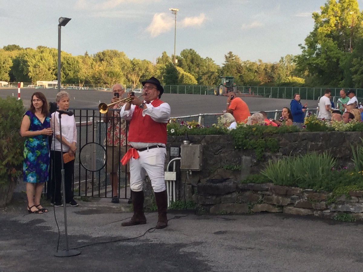 SaratogaCasino's tweet photo. Thrilled to have Sam the Bugler calling the horses to post for tonight's card! #SaratogaHarness #Gerrity https://t.co/a4a4PegRwq