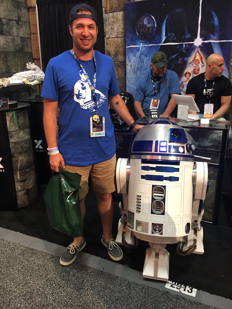 HeyRosenberg's tweet photo. Went to #SDCC and all I found was the droid I was looking for! #SDCC #StarWars #ICanLikeBoth https://t.co/F445UX98Dr